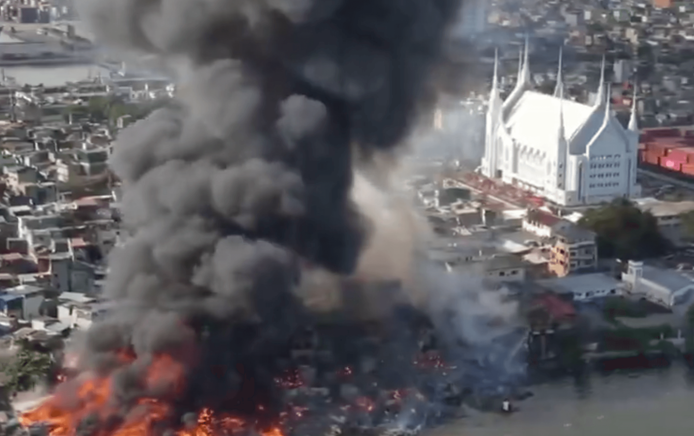 Manila Waterfront Fire Displaces 7,000 Residents, Coast Guard Responds