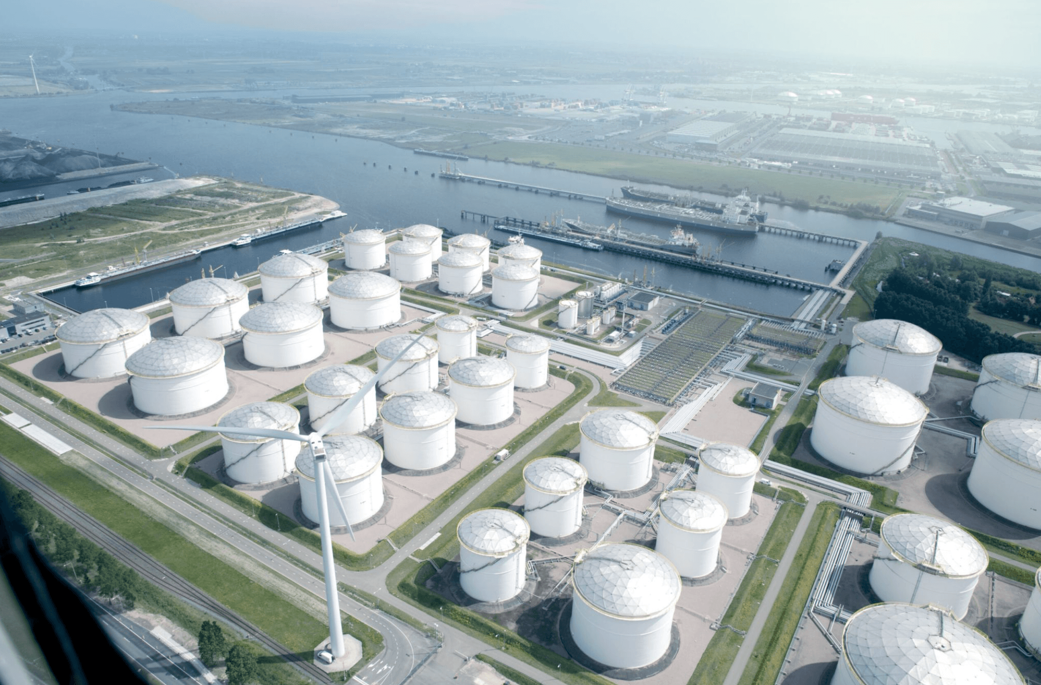 Port of Amsterdam Advances Hydrogen Infrastructure Amidst Market Uncertainty