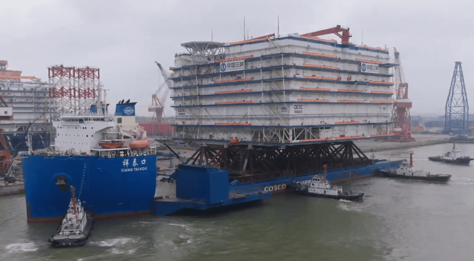 COSCO Shipping Achieves Record 28,000-Ton Offshore Platform Load