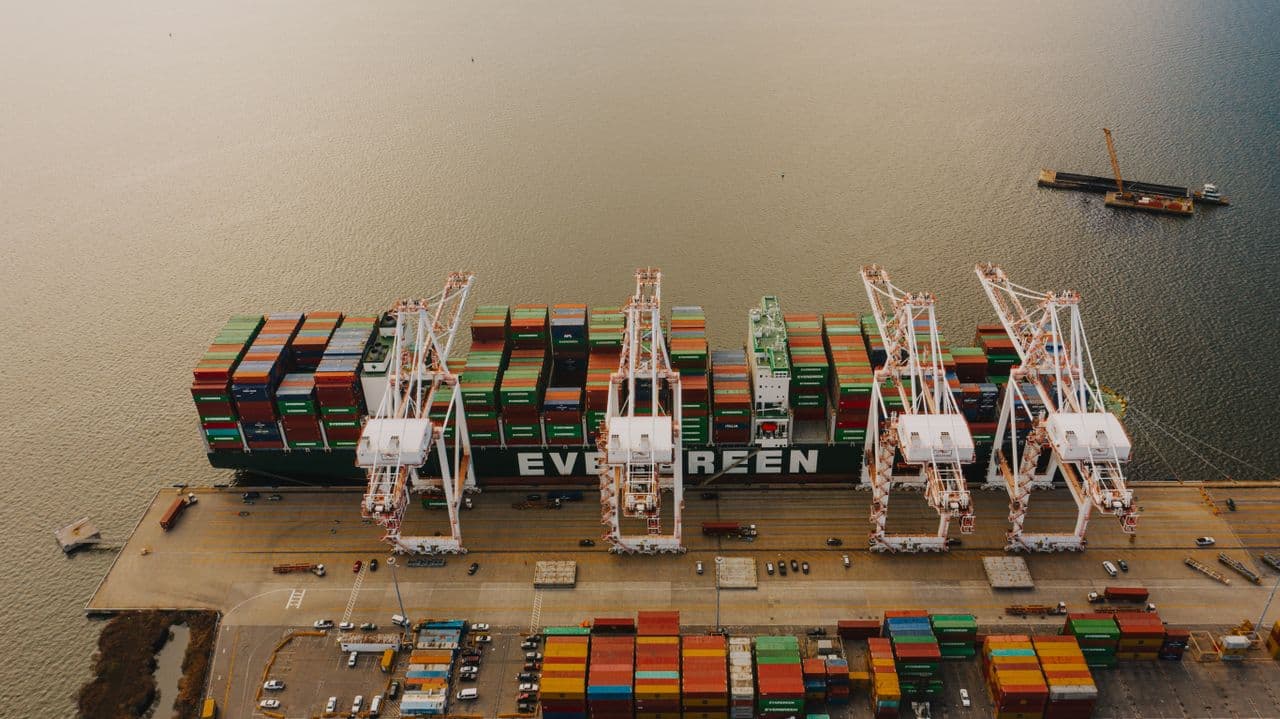 US Senate Democrats Seek Clarity on Suspended Chinese Vessel Port Fees