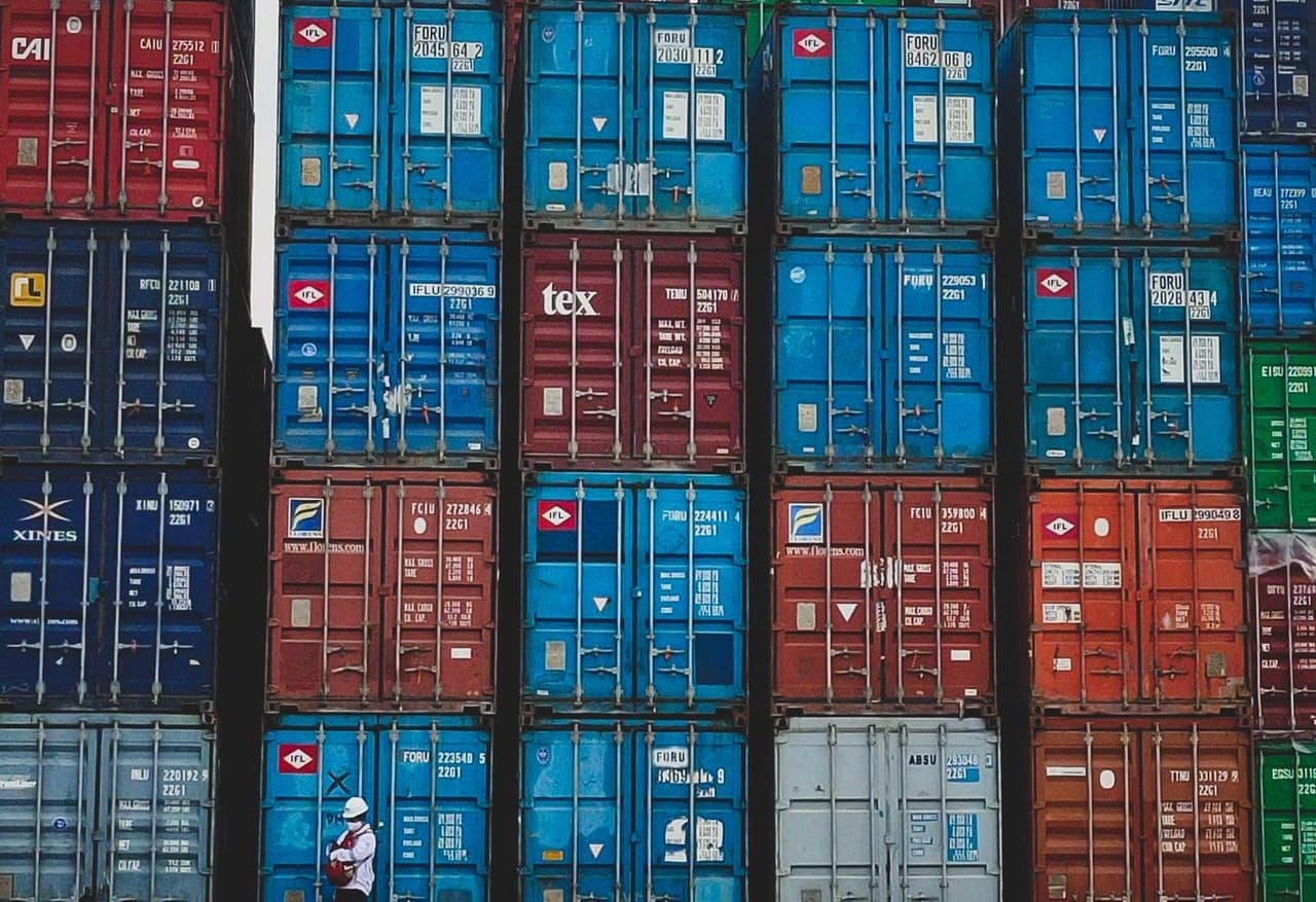 Strait of Hormuz Closure Causes Empty Container Shortages for Gulf Carriers