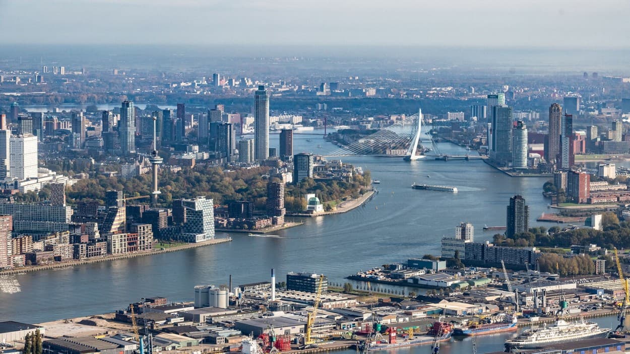 Rotterdam Port Rejects Forced Fossil Fuel Exit, Citing Energy Security Concerns