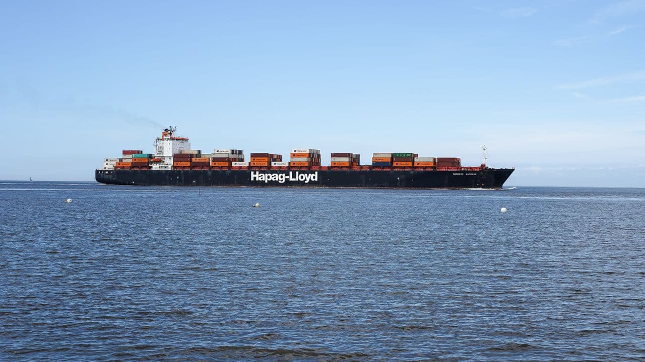 Hapag-Lloyd Rejects US Hormuz Fee Amidst Rising Middle East Disruption Costs