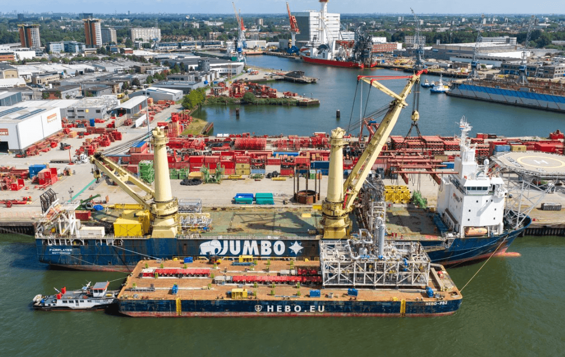 Jumbo Maritime Discharges 280-Tonne Modules in Rotterdam Using Dual Cranes