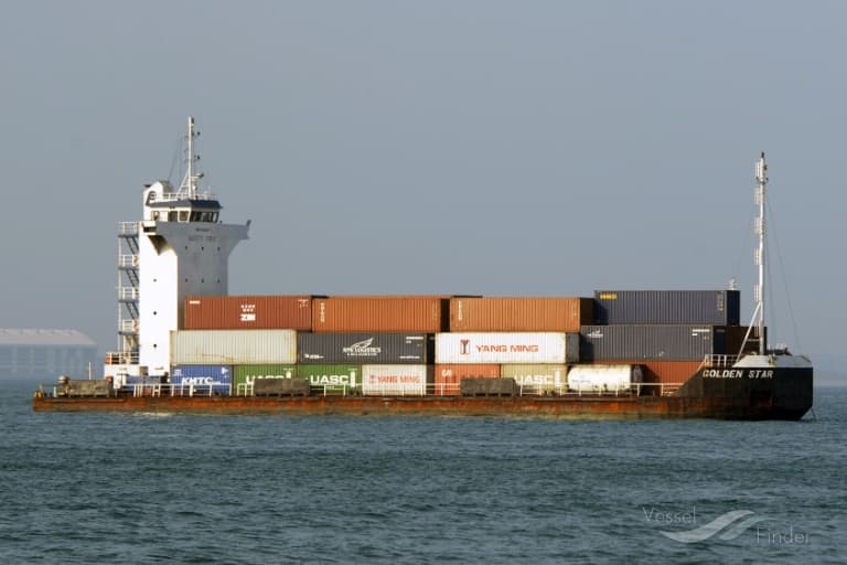 Container Vessel Sinks Off Batam, All Crew Members Rescued