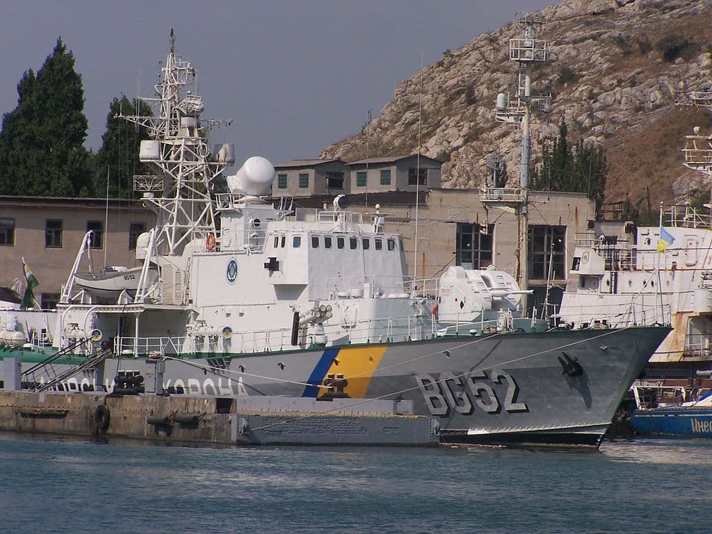 Russian Forces Attack Ukrainian Rescue Vessels, Causing Injuries