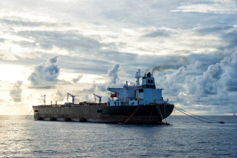 Japan Considers Resuming Iranian Oil Imports Amid Sanctions Waiver and Shipping Concerns