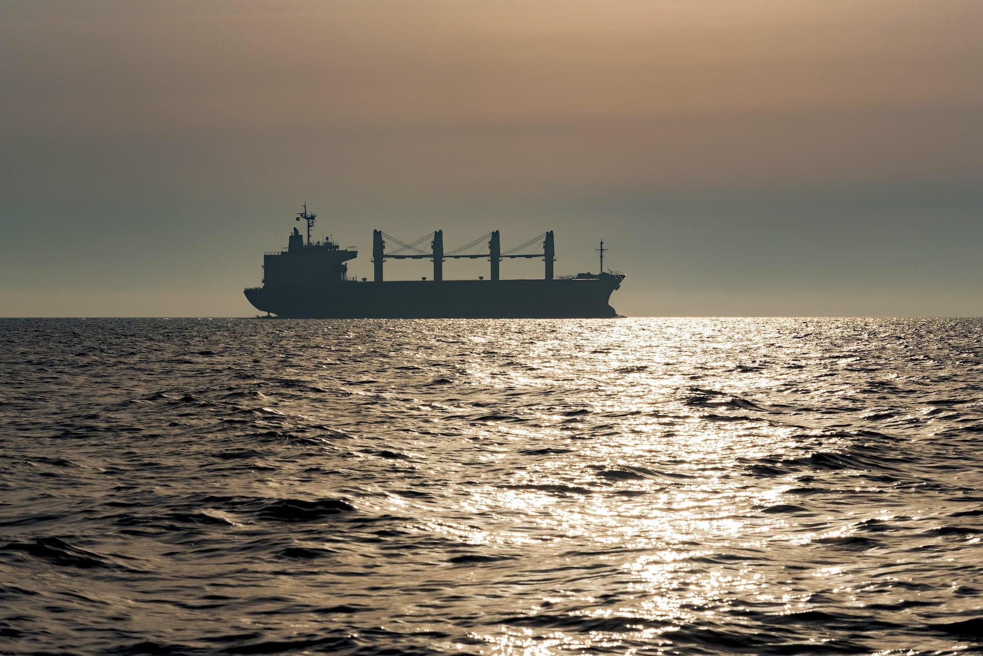 Global Merchant Fleet Ages, Increasing Safety Risks Amid Renewal Challenges