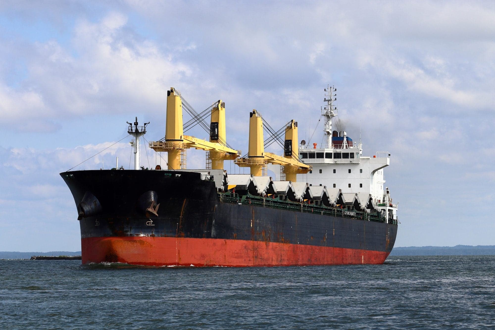 Vitol Successfully Ships Stranded Aluminum Cargo from Strait of Hormuz