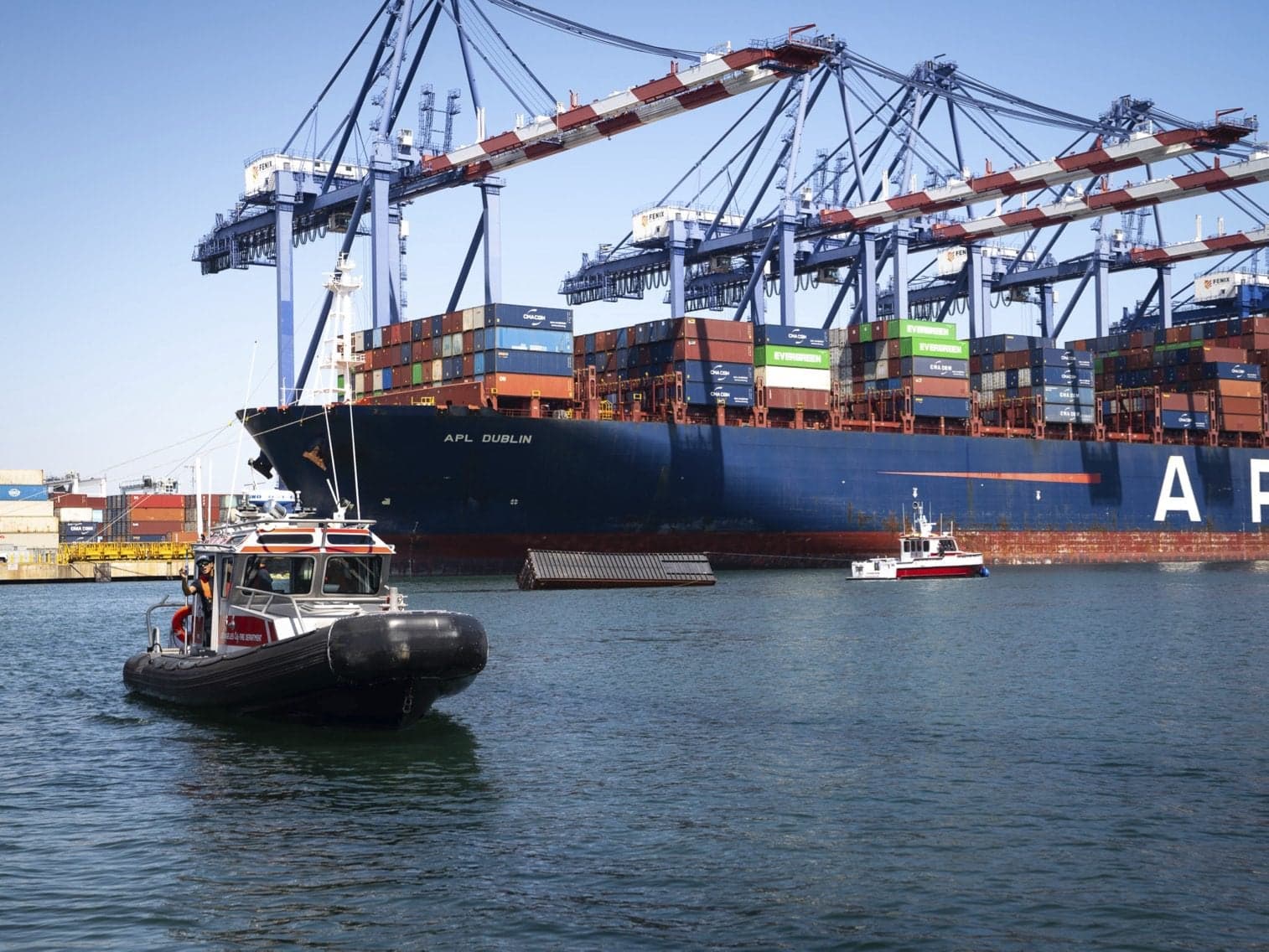 Containers Fall Overboard at Port of Los Angeles, Disrupting Operations