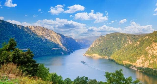Vessel Queue for Danube River Ports Reaches 80 Ships Amid Increased Throughput