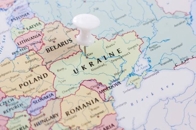 Russian Forces Target Ukrainian Ports and Industrial Facilities in Extensive Attack