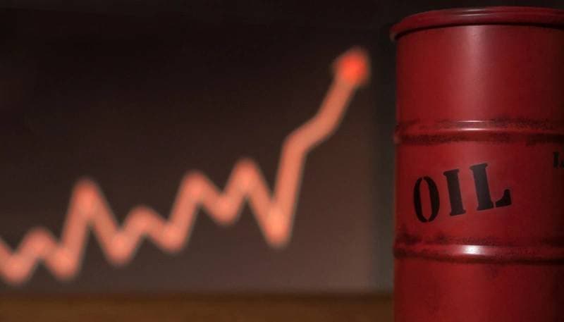 Oil Prices Climb Amid US-Iran Diplomatic Uncertainty and Shipping Route Disruptions