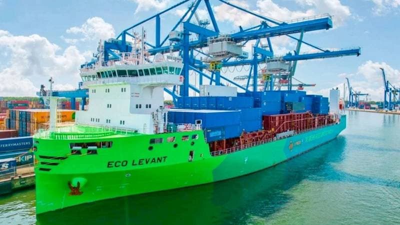 Rotterdam Port Completes First Ethanol Bunkering Operation for X-Press Feeders Vessel