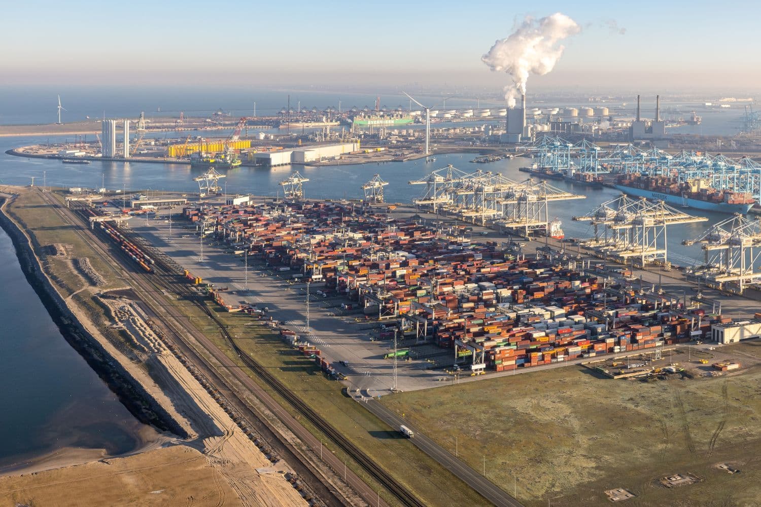 Extreme Heat Forces APM Terminals Rotterdam to Halt Operations