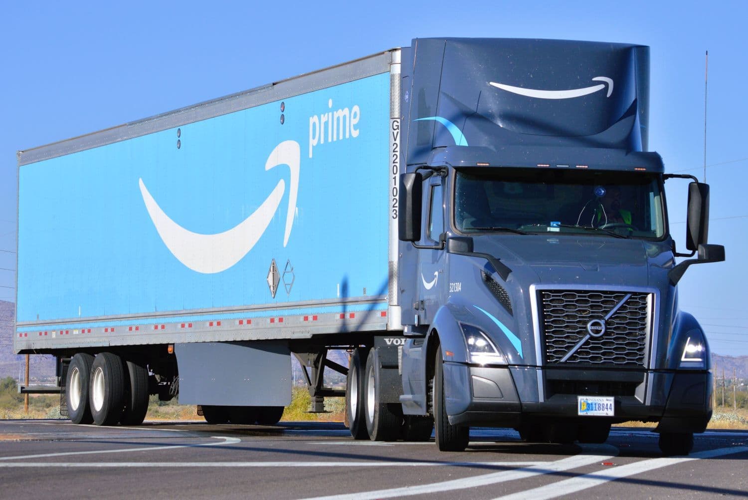 Amazon Freight Expands LTL Service to External Shippers Amid Market Volatility