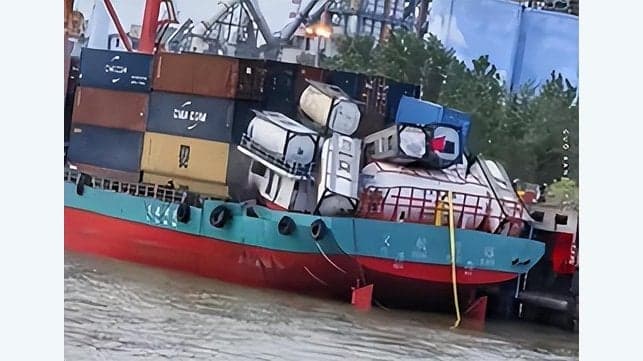 One Seafarer Missing After LNG Barge Explosion in Chinese Port