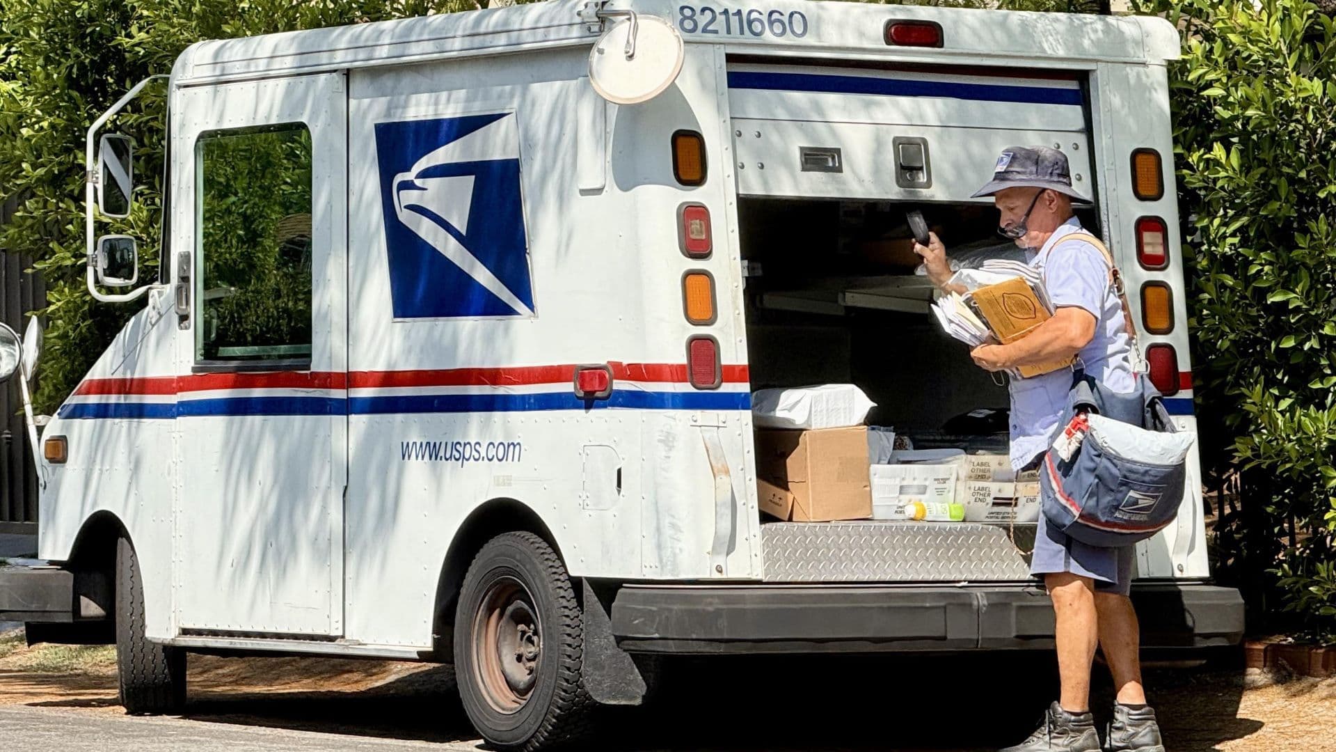 USPS and Letter Carriers Enter Mediation for New Contract Agreement