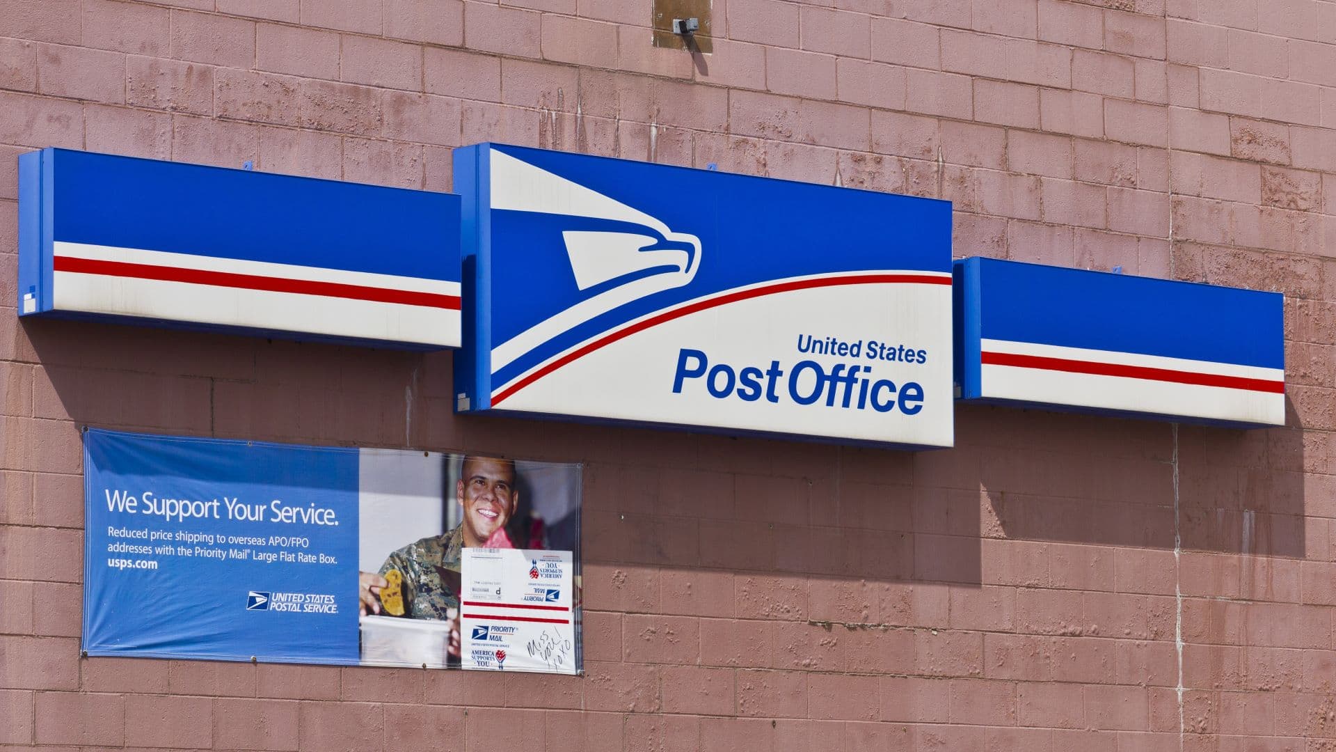 Woman Sentenced for $150M Counterfeit Postage Scheme Affecting USPS Shipments
