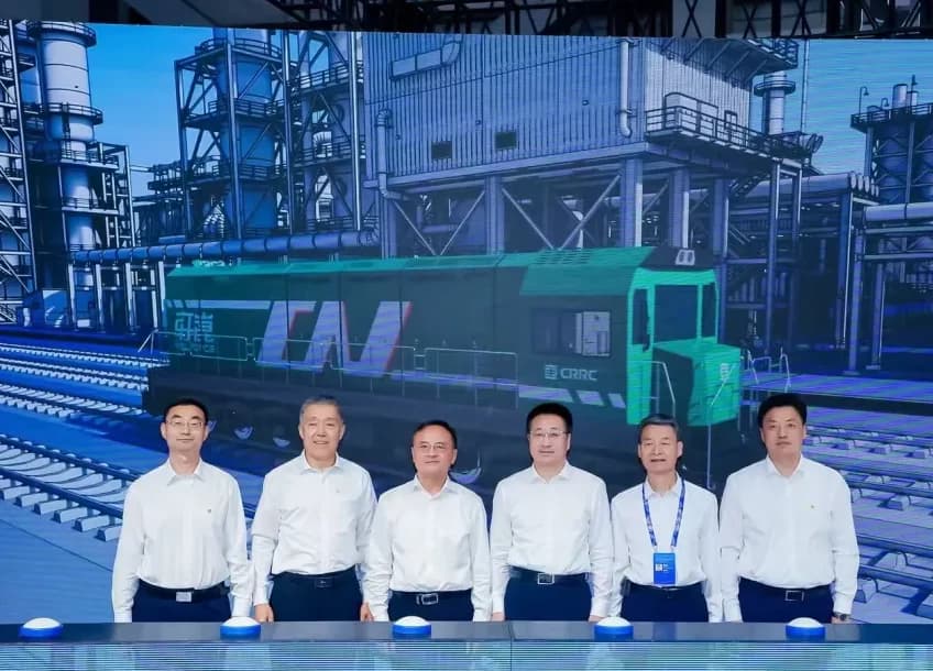 CRRC Unveils VELFORCE Modular Locomotives for Industrial and Port Operations