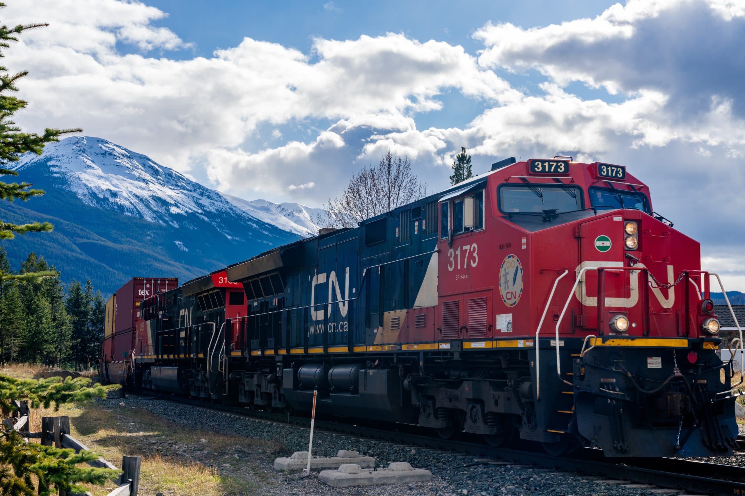 Canadian National Navigates Trade and Weather Challenges