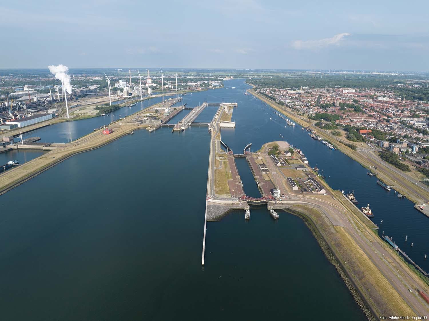 Technical Malfunction Disrupts Shipping and Road Traffic at IJmuiden Locks