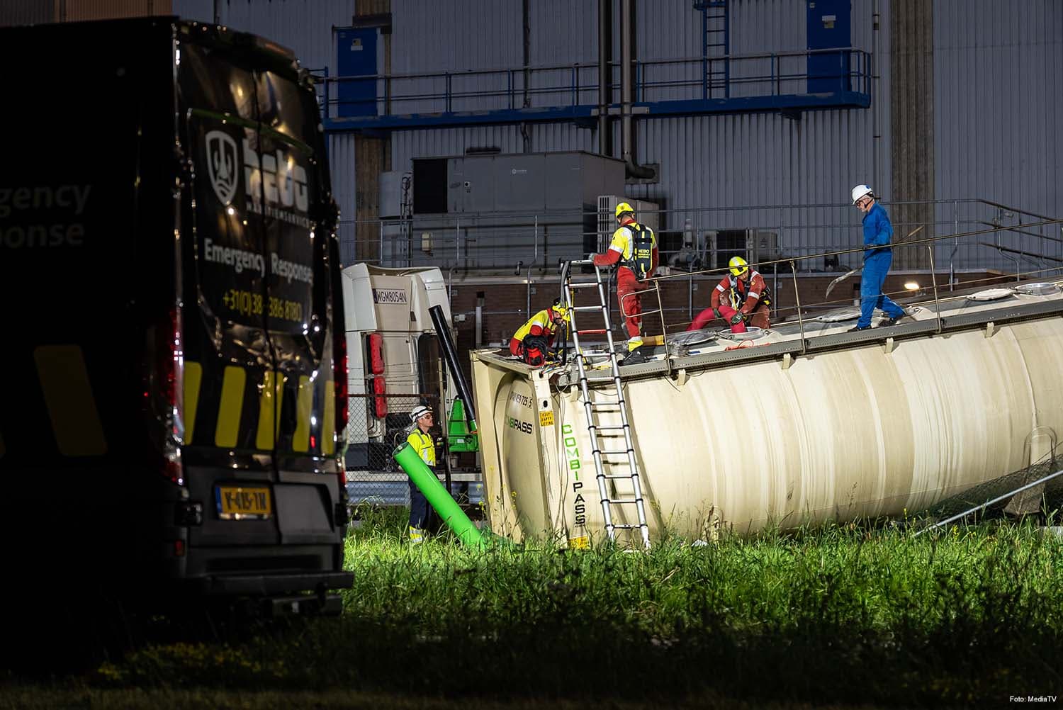 Tank Container Overturns onto Pipeline in Rotterdam's Botlek Area