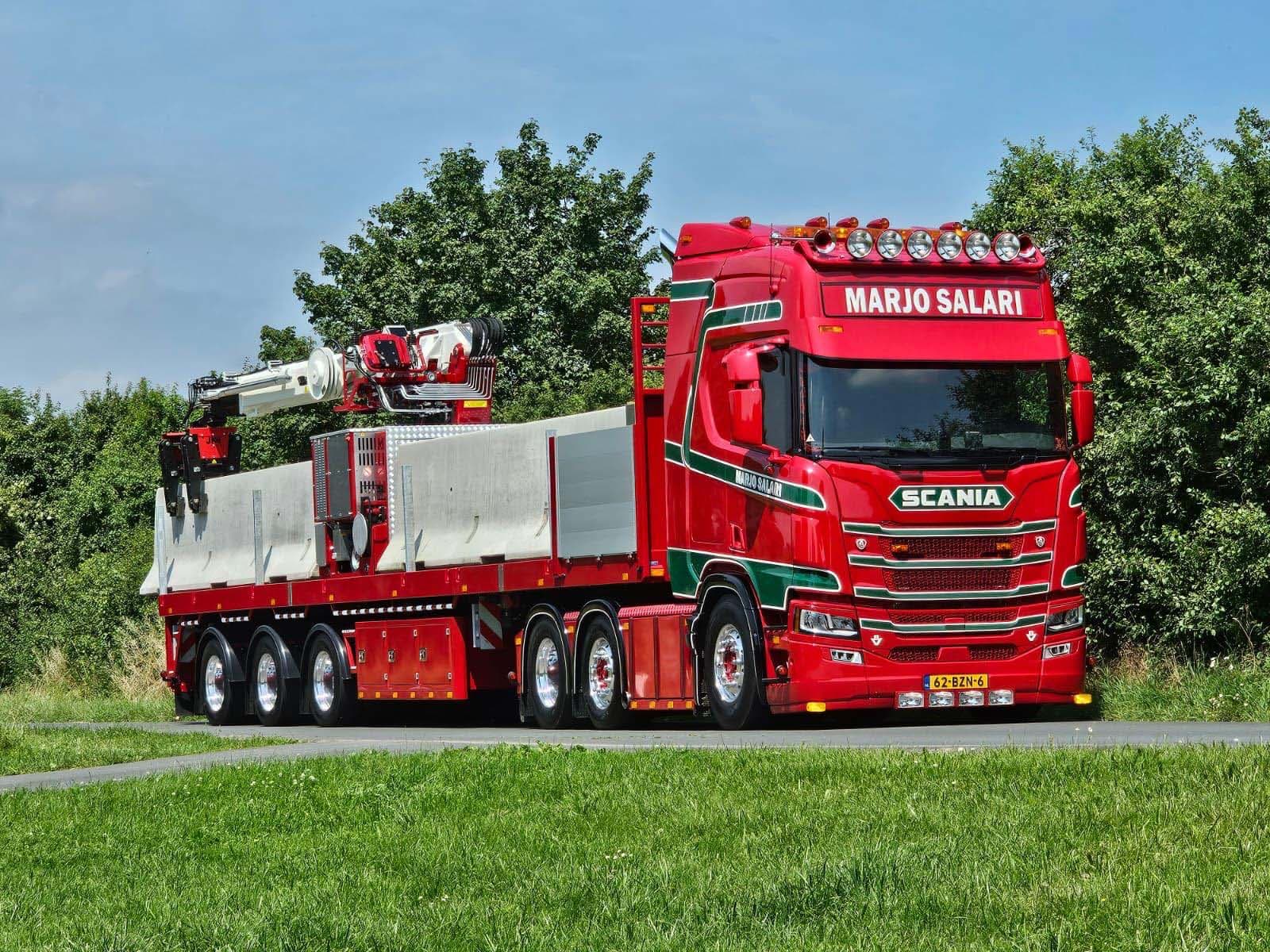 MST Logistics Deploys First Electric 35 Ton-Meter Truck-Mounted Crane