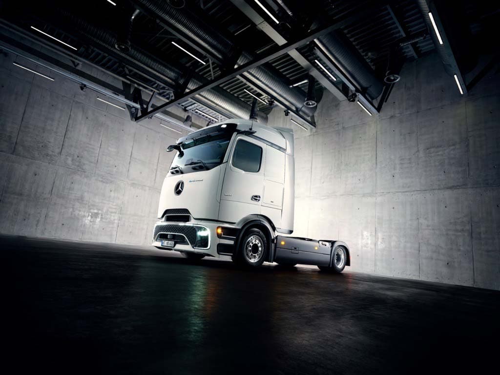 Mercedes-Benz Trucks Unveils Electric eActros Lowliner for Volume Transport