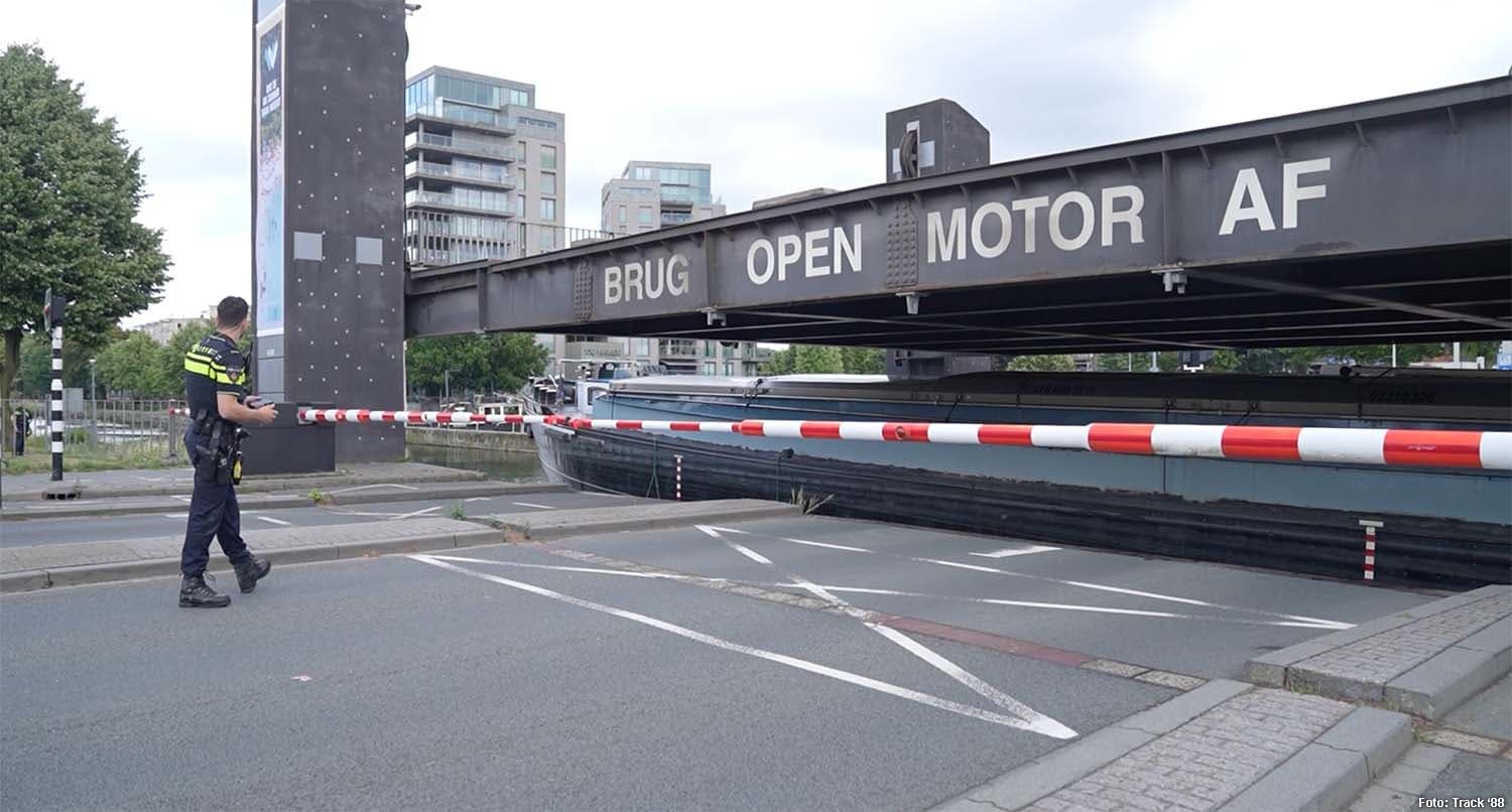 Inland Vessel Collides with Stadsbrug in Weert, Halting Traffic
