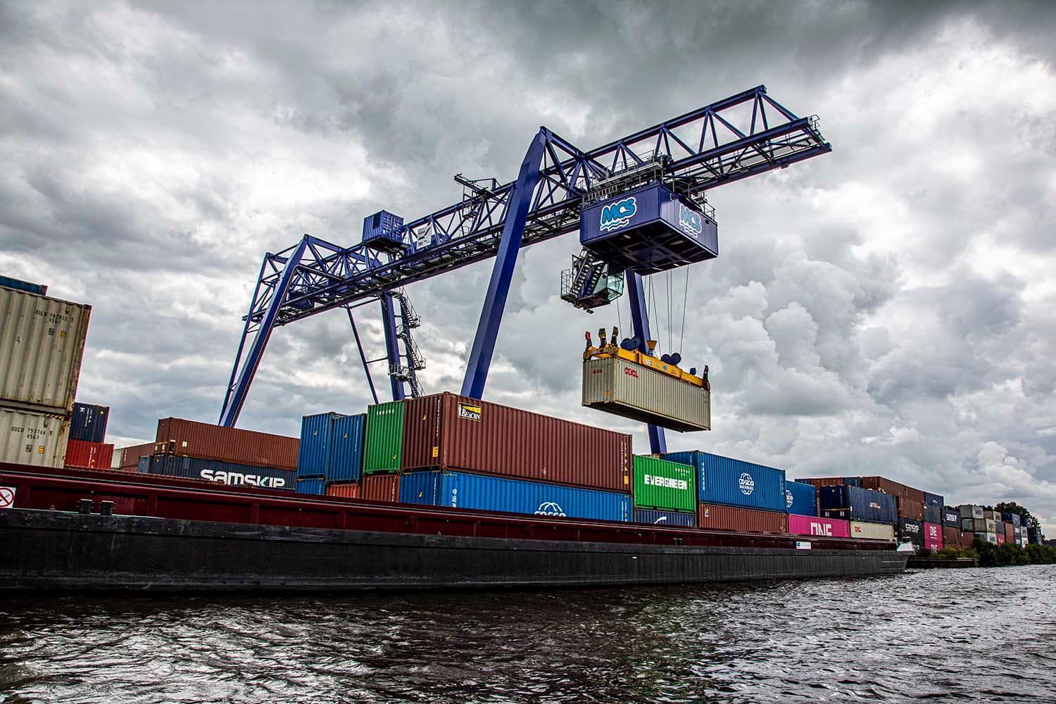 Port of Zwolle Maintains Accessibility Despite Low Water Levels and Canal Closure