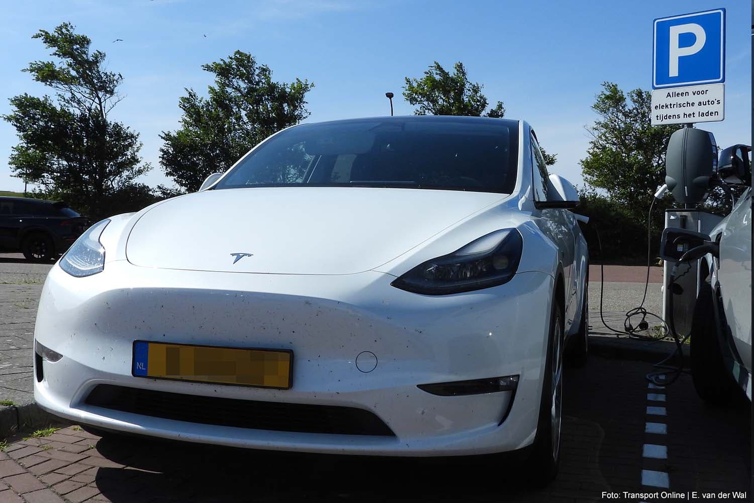 Dutch Car Market Sees 1.7 Million Transactions in 2025, EV Adoption Strong Among High Earners