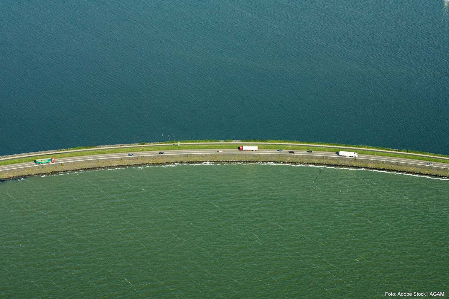 Dutch Houtribdijk Road Faces Weight Restrictions, Impacting Freight Traffic