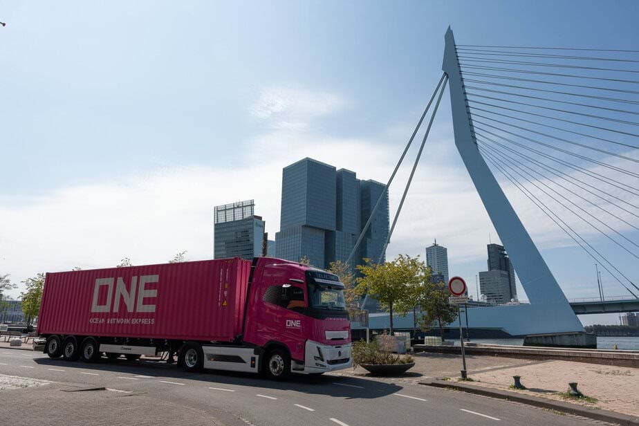 DM Transport Deploys First Electric Truck for Container Operations in Rotterdam