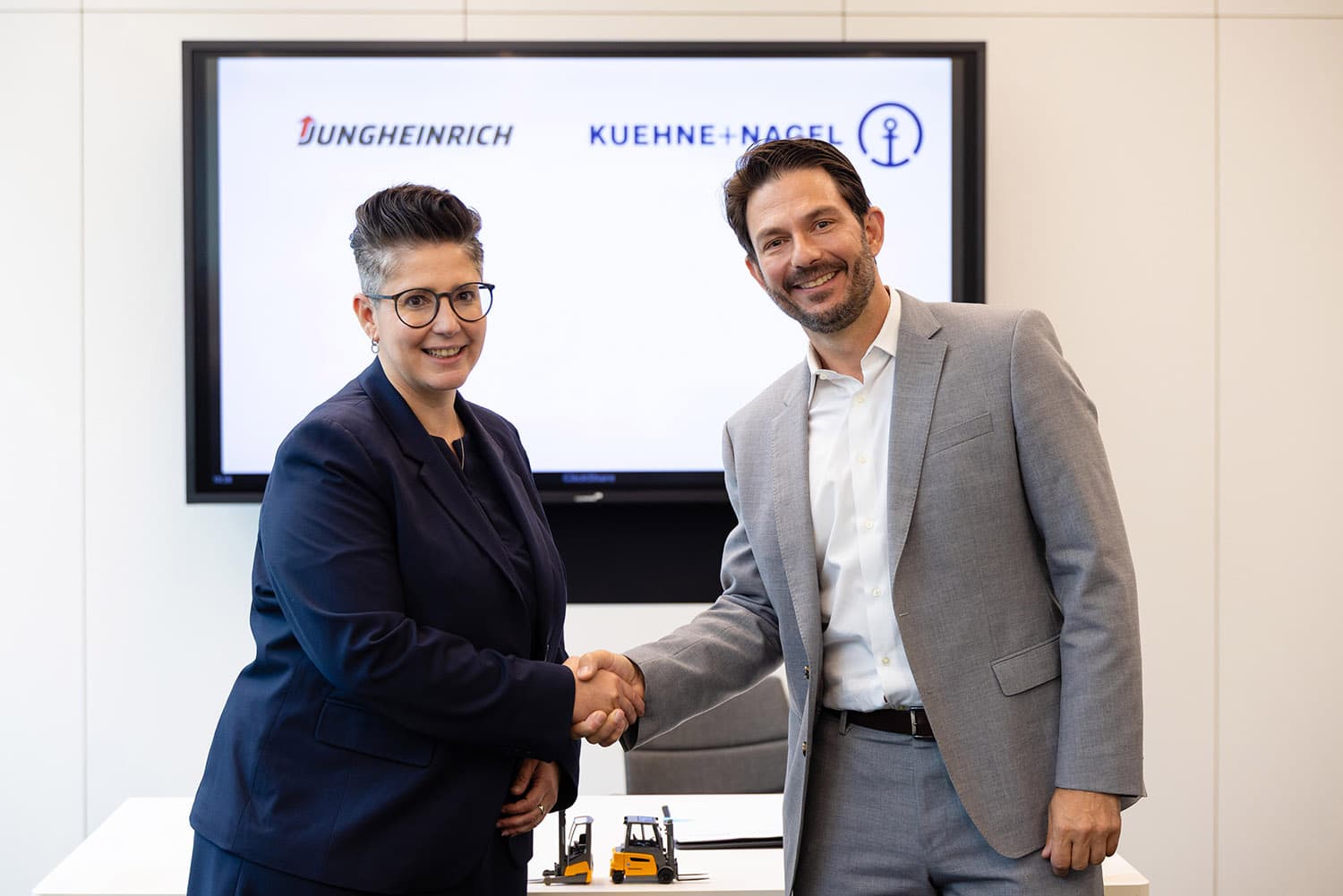 Jungheinrich and Kuehne+Nagel Sign Major Forklift and Warehouse Truck Agreement