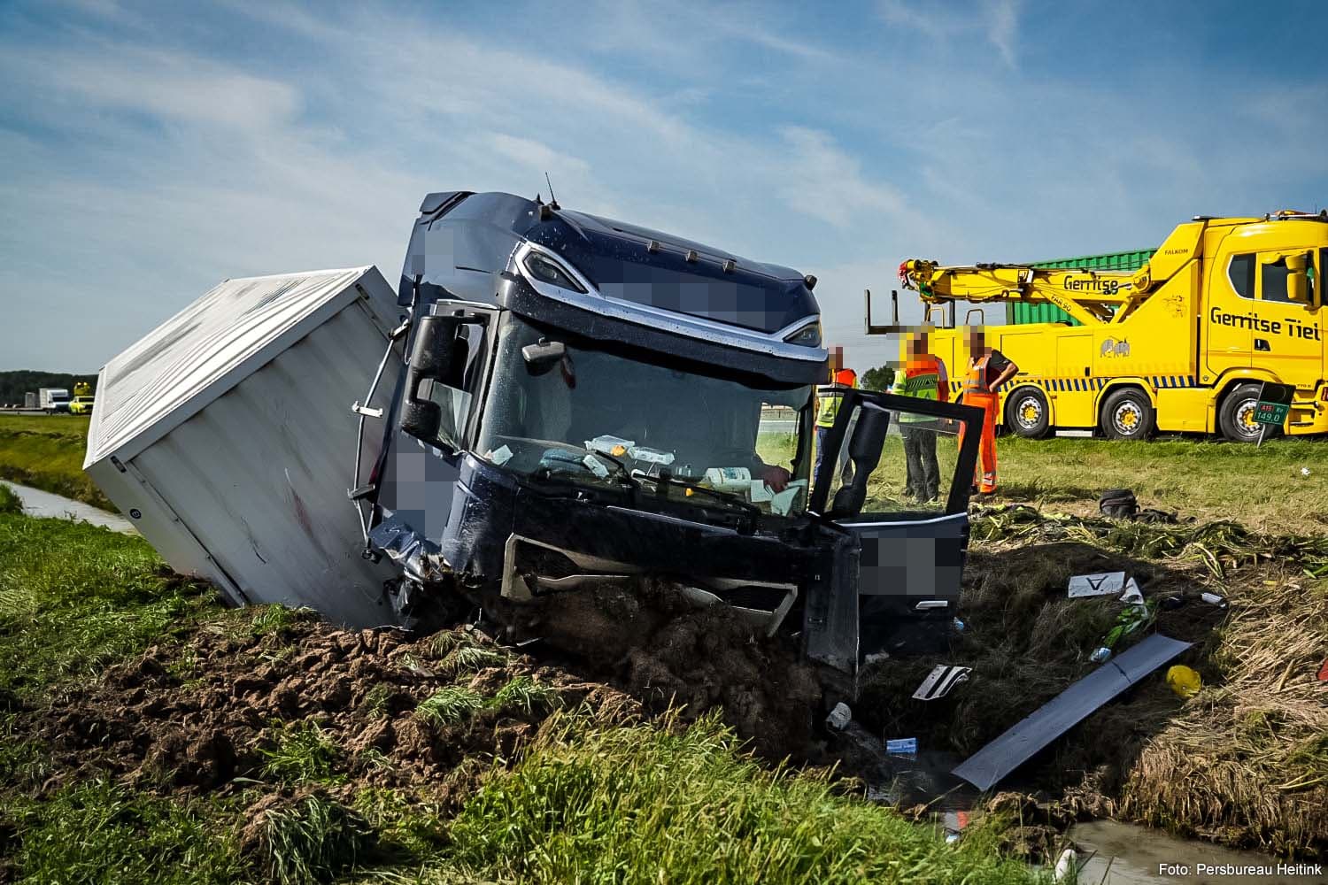 Truck Crashes into Ditch on A15 Near Dodewaard After Suspected Tire Blowout