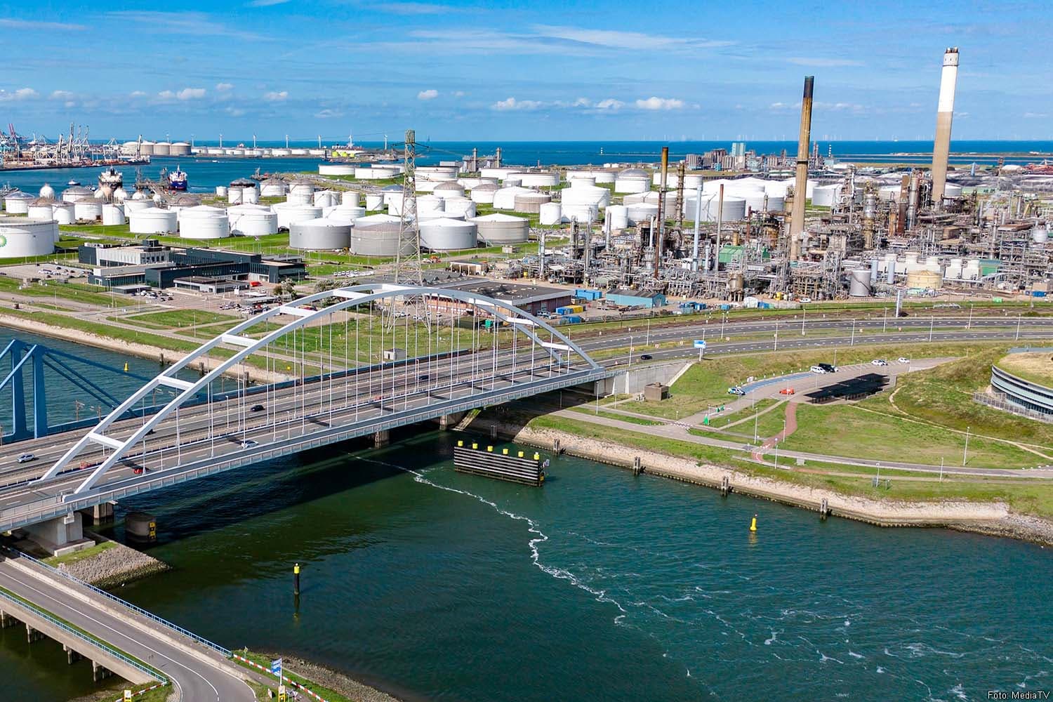 Lane Closures on Suurhoffbrug Cause Significant Traffic Jams to Maasvlakte