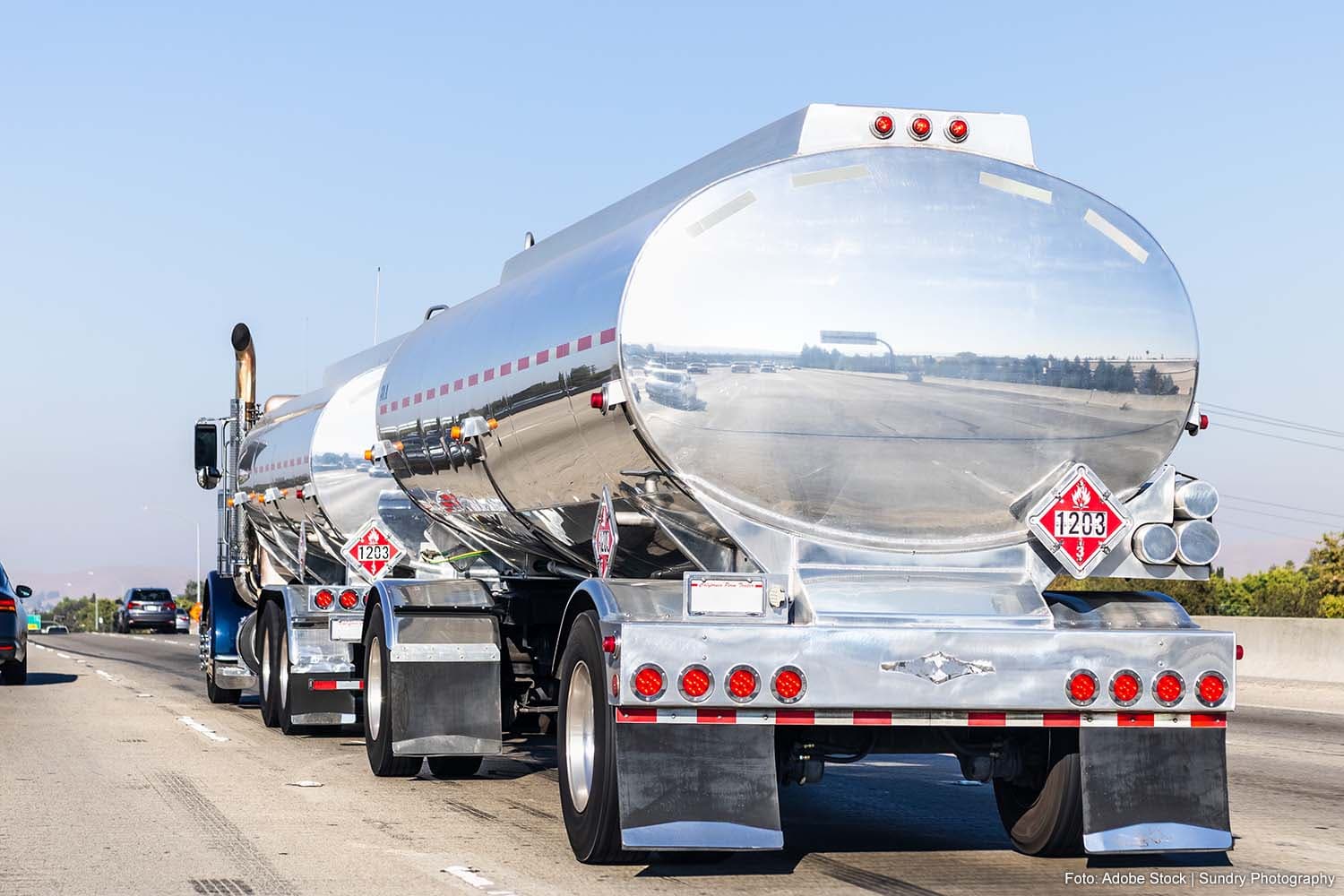 US Temporarily Eases Trucker Hours for Fuel Transport to Stabilize Supply