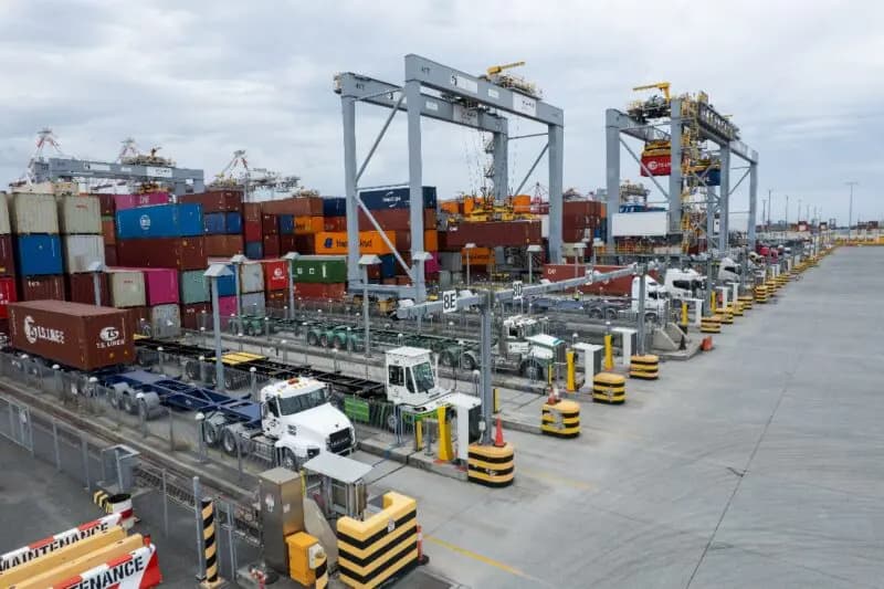 Australian Union Demands Shorter Work Week, No Pay Loss Amidst DP World Automation