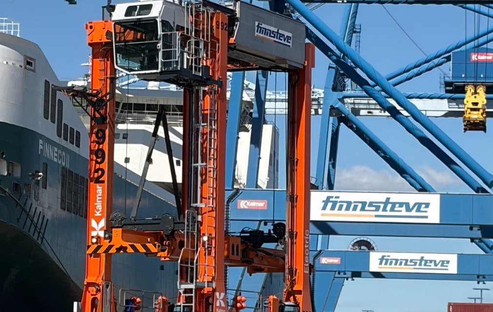 Finnsteve Acquires Electric Straddle Carriers from Kalmar for Helsinki Terminal
