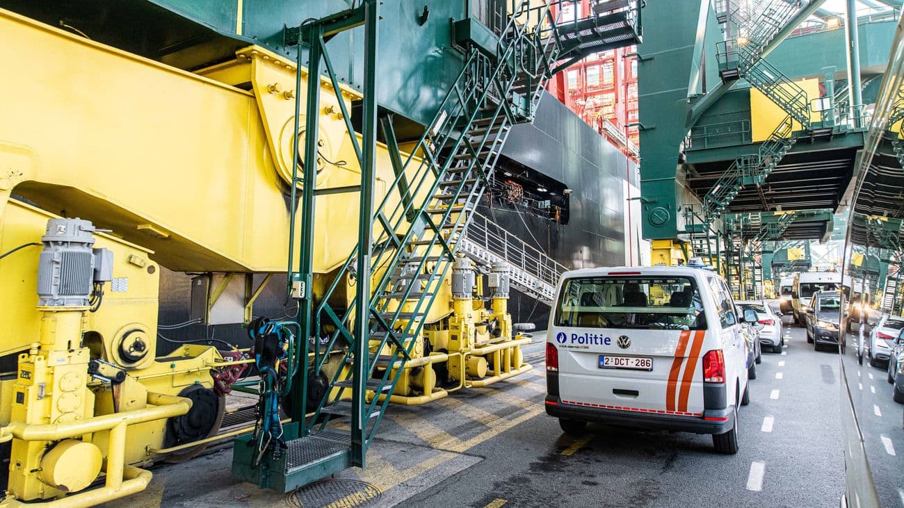 Antwerp MPET Terminal Cranes Severely Damaged After Hydrofluoric Acid Leak