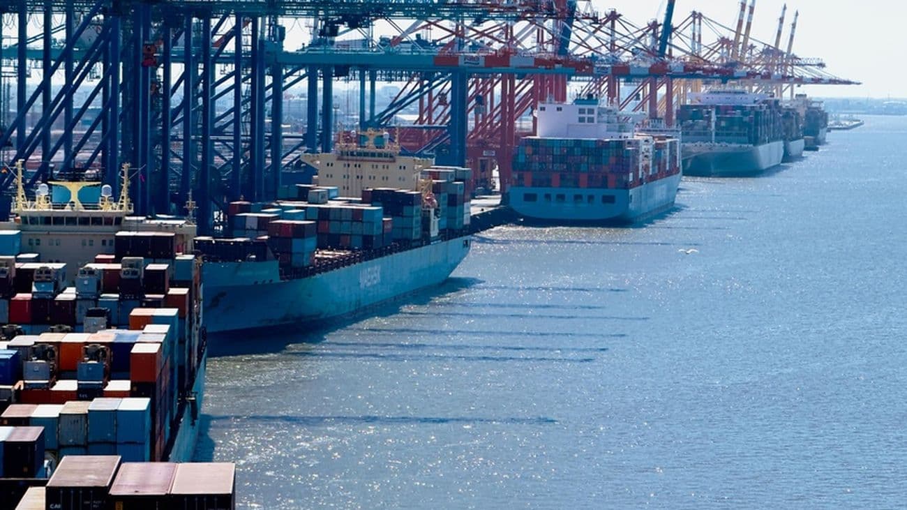Bremenports Container Throughput Increases While Hamburg Experiences Decline