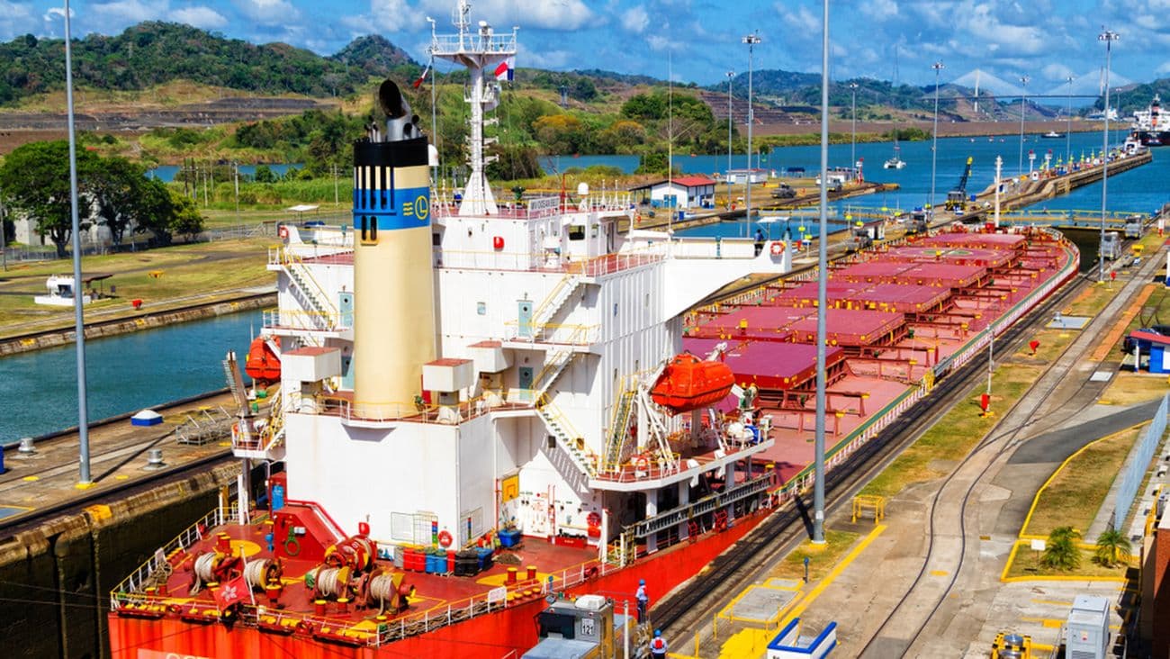 Panama Canal Sees 22% Drop in Bulker Transits Amid Increased Competition