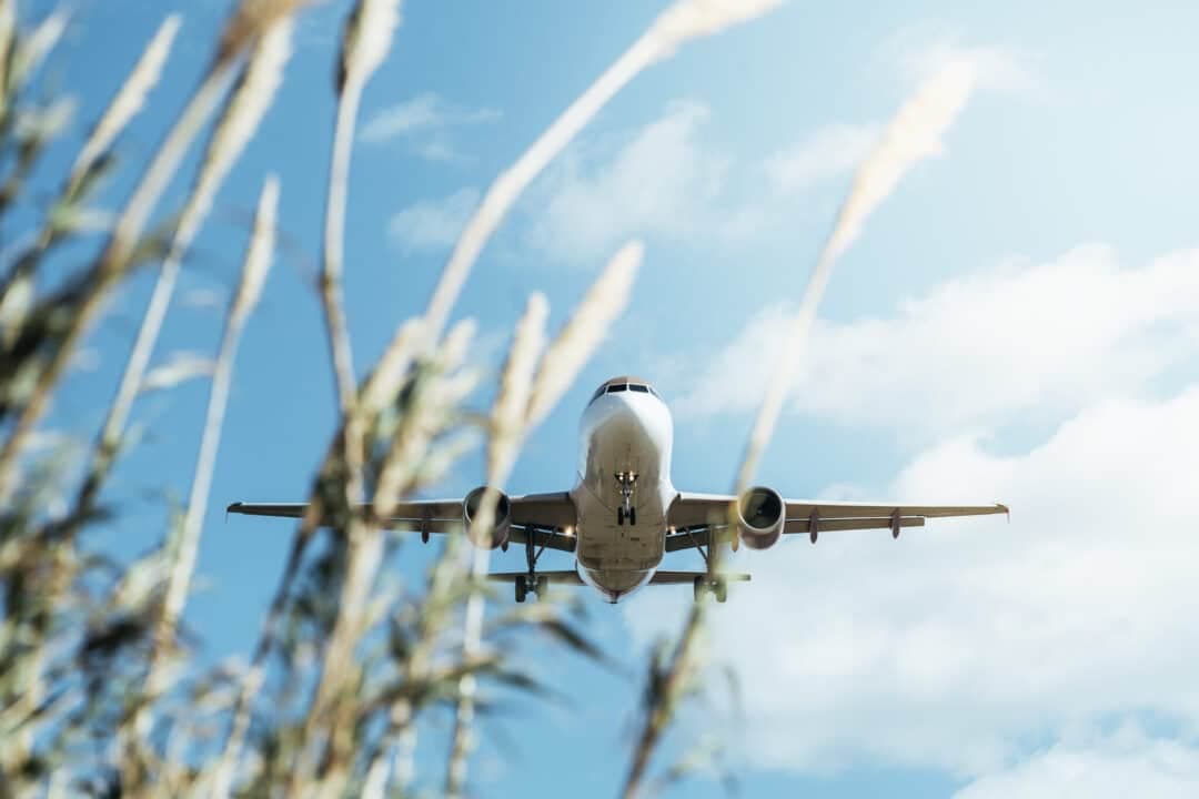 Aviation Sector Focuses on Sustainable Growth Amidst Decarbonization Pressures
