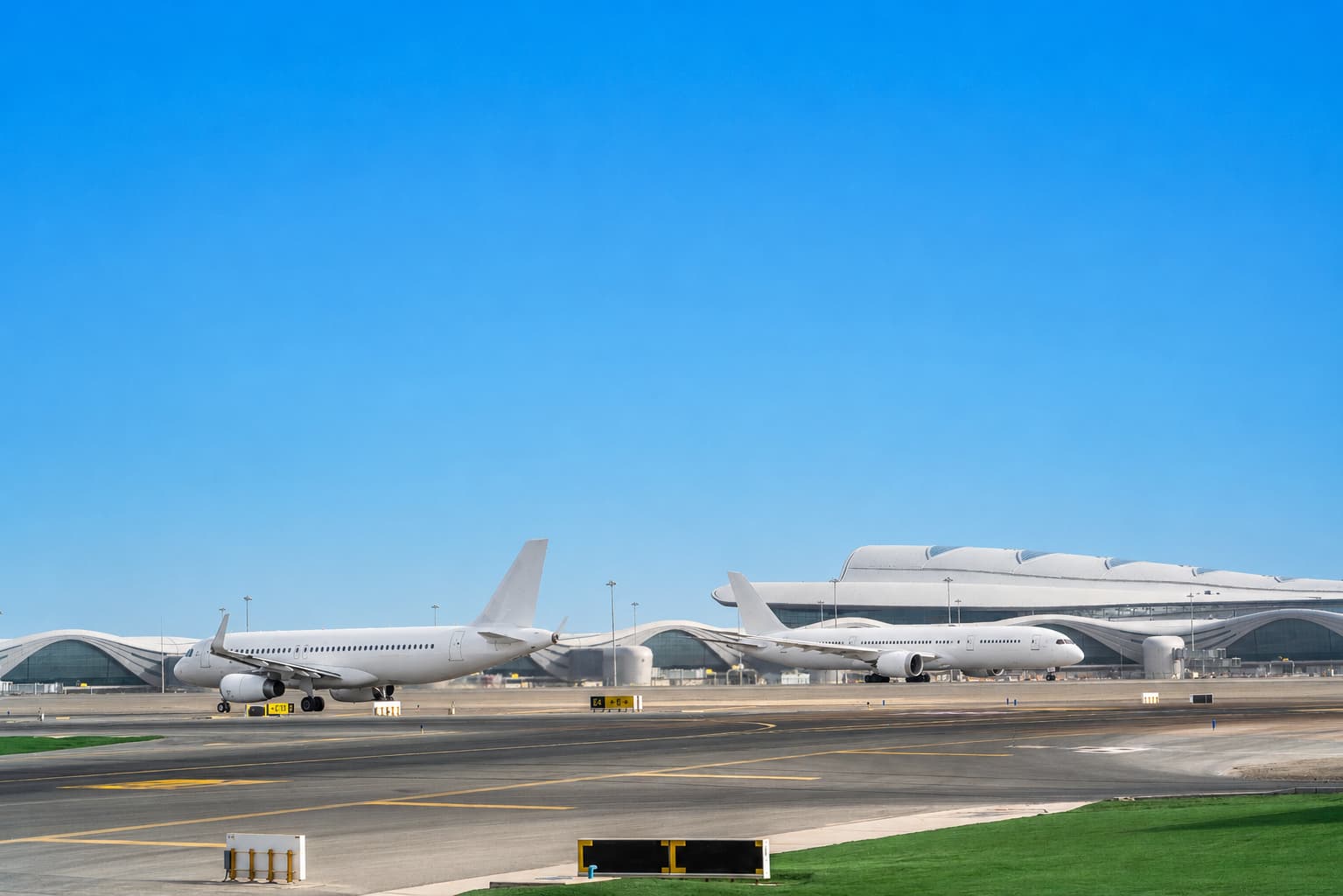 FL Technics Expands Aircraft Maintenance Approvals in UAE for Wide-Body Jets