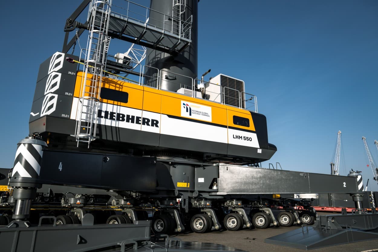 Patimban Port Boosts Container Capacity with New Liebherr Mobile Crane