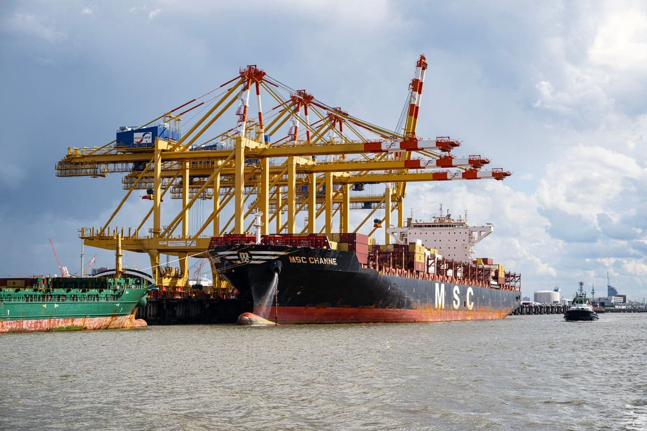 Asia-Europe Container Networks Show Significant Divergence in Direct Port Pairs