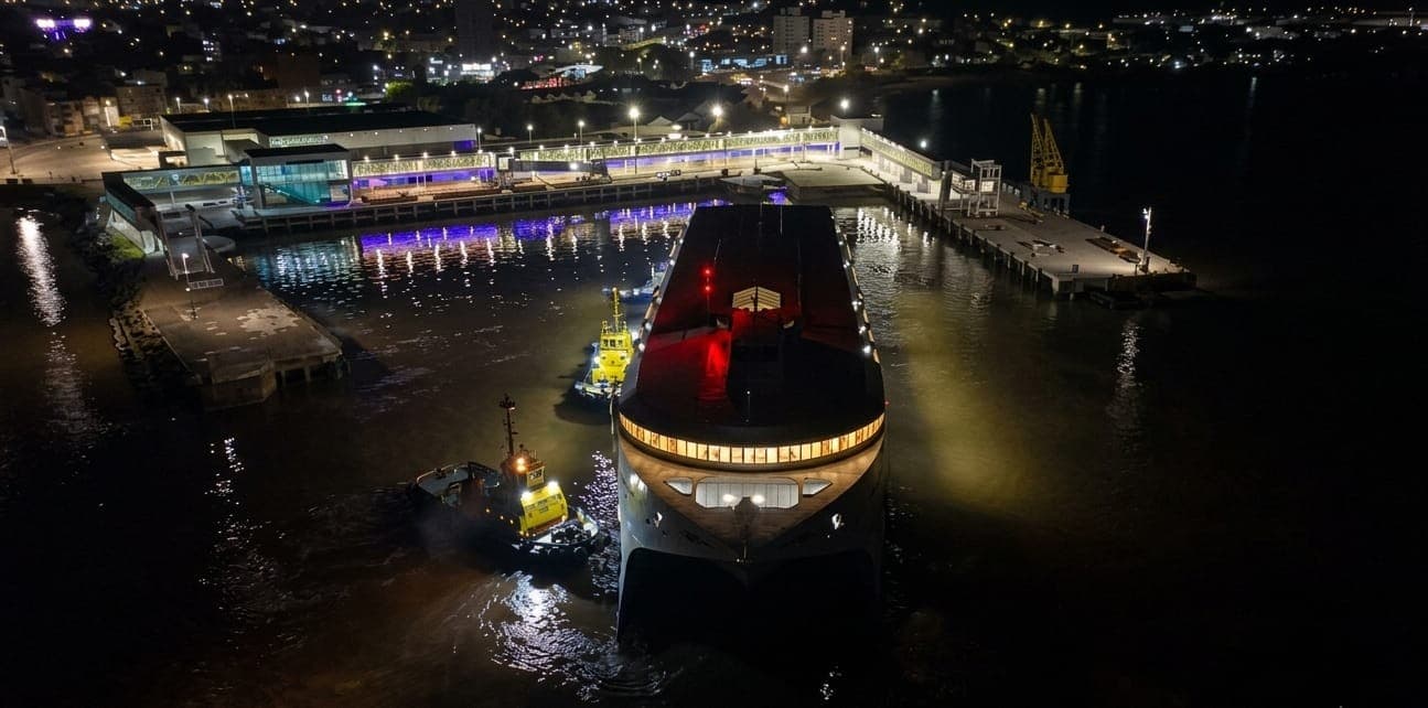 SAAM Towage Completes Complex Move of 130-Meter Electric Catamaran in Uruguay