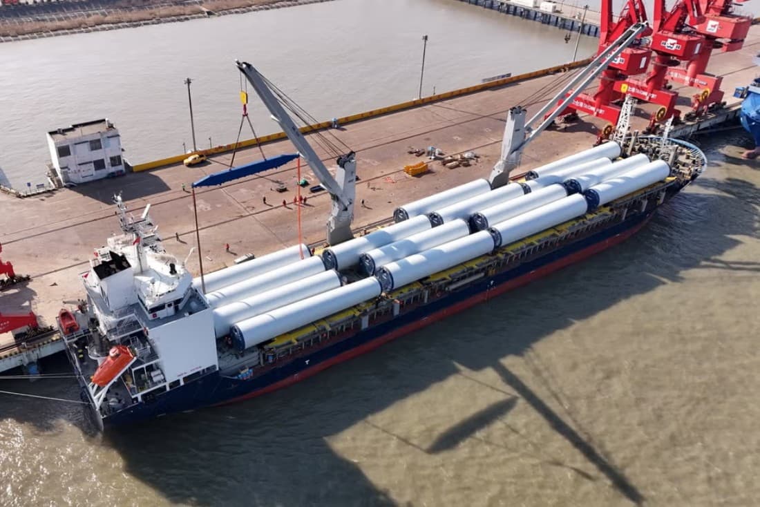 Swire Shipping Integrates Project Cargo Unit, Acquires Four Heavy-Lift Vessels