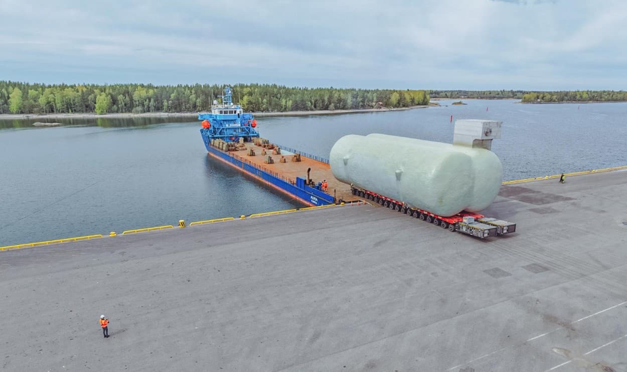 Vuorsola Transports 300-Tonne LNG Tank Across Finland with Extensive Road Modifications